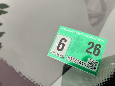 Used 2011 Cadillac DTS Luxury image 24