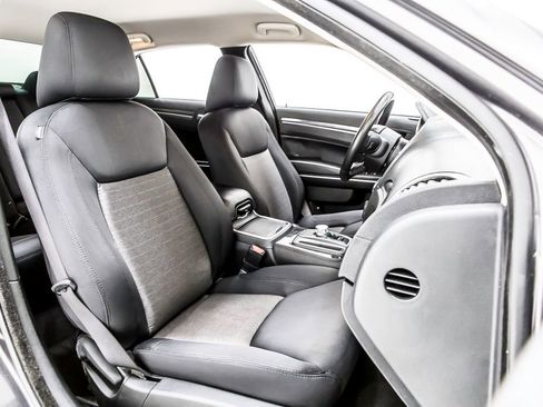 Used 2021 Chrysler 300 Touring w/ Sport Appearance Package RWD image 33