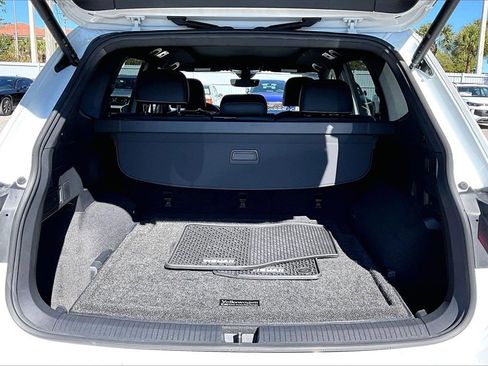 Certified 2022 Volkswagen Tiguan SEL R-Line image 15
