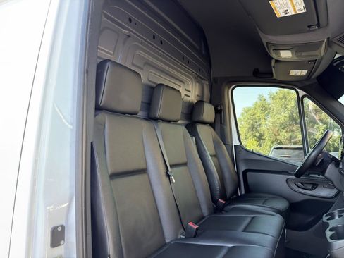 Used 2024 Mercedes-Benz Sprinter 2500 image 12