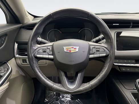 Used 2020 Cadillac XT4 Premium Luxury image 12