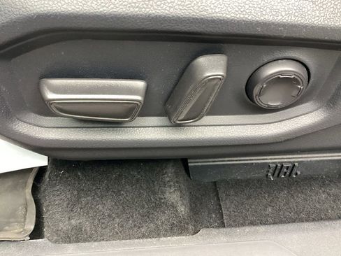 Used 2023 Toyota Tundra Platinum AWD/4WD image 17