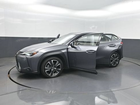 Used 2019 Lexus UX 200 w/ Premium Package FWD image 39