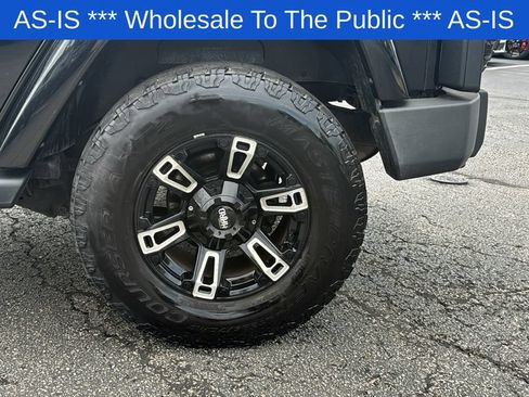 Used 2012 Jeep Wrangler Unlimited Sahara w/ Dual Top Group AWD/4WD image 10