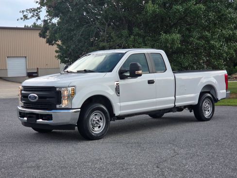 Used 2018 Ford F250 XL w/ Power Equipment Group RWD image 2