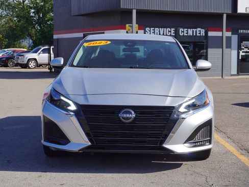 Used 2023 Nissan Altima 2.5 SV image 2