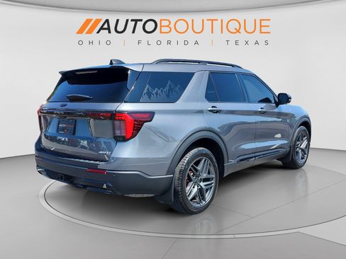 Used 2025 Ford Explorer ST-Line w/ Premium Package AWD/4WD image 5
