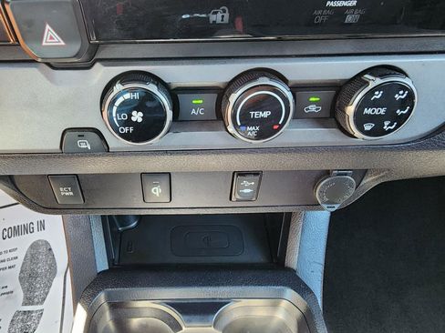 Used 2017 Toyota Tacoma TRD Off-Road w/ Tow Package image 19