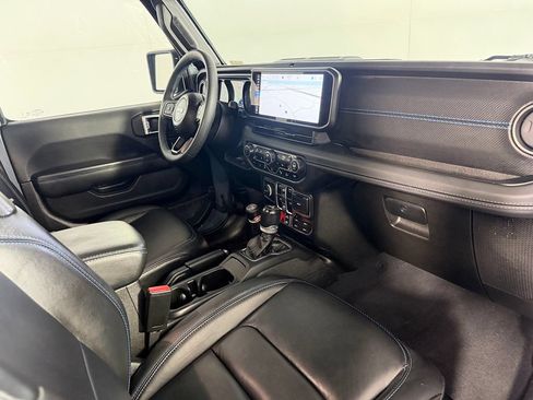 Used 2024 Jeep Wrangler Unlimited Rubicon 4xe AWD/4WD image 15