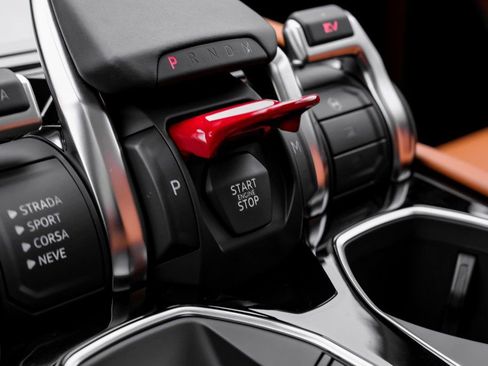 Used 2025 Lamborghini Urus SE image 21