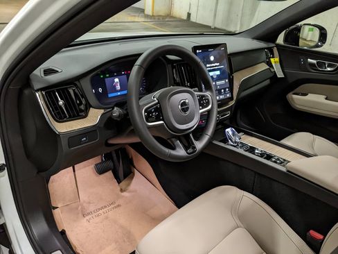 New 2026 Volvo XC60 B5 Plus w/ Climate Package image 8