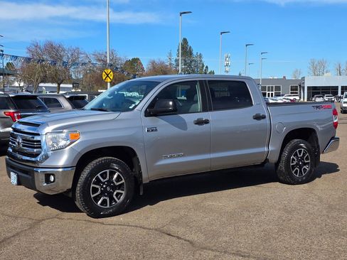Used 2017 Toyota Tundra SR5 w/ TRD Off Road Package image 30