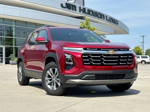 Used 2026 Chevrolet Equinox LT w/ Convenience Package II FWD image 2