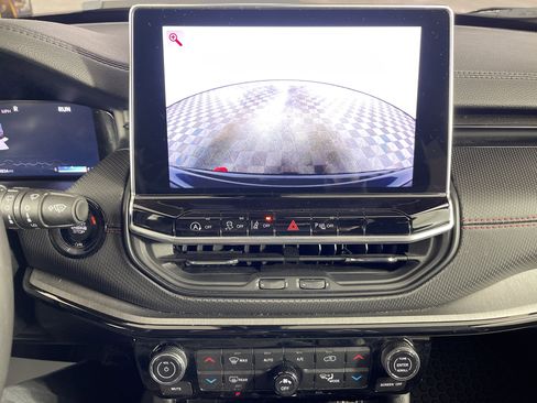 Used 2024 Jeep Compass Trailhawk w/ Trailhawk Elite Group image 23