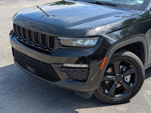 Used 2024 Jeep Grand Cherokee Limited w/ Black Appearance Package RWD image 12