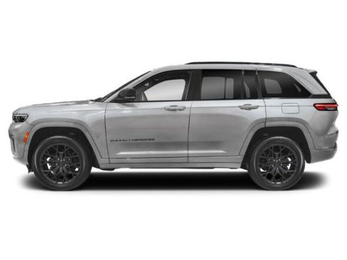 New 2026 Jeep Grand Cherokee Altitude AWD/4WD image 2