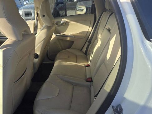 Used 2015 Volvo XC60 T6 image 32