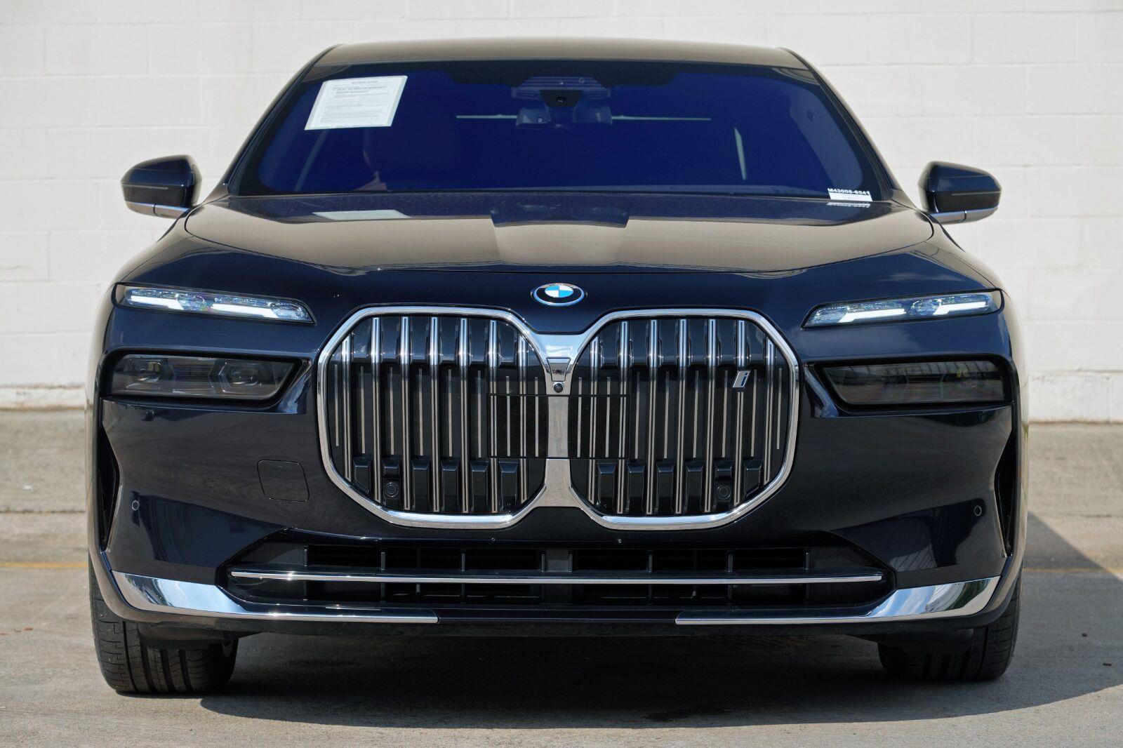 Used 2023 BMW i7 xDrive60 w/ Executive Package 2 AWD/4WD image 7