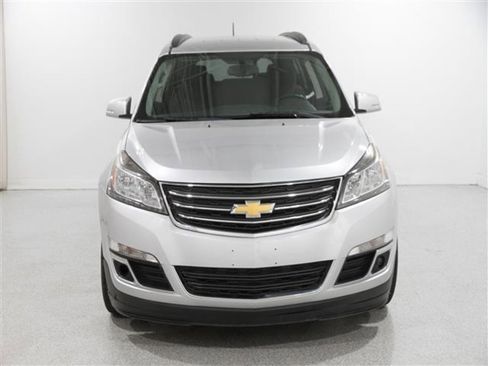 Used 2017 Chevrolet Traverse LT w/ Style and Technology Package image 2