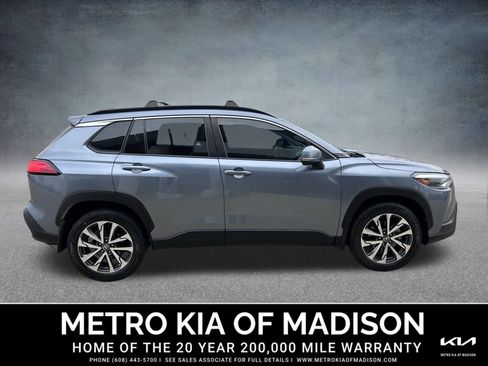 Used 2023 Toyota Corolla Cross XLE image 4