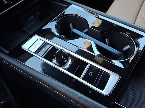 Used 2024 Volkswagen Atlas Cross Sport SE image 13