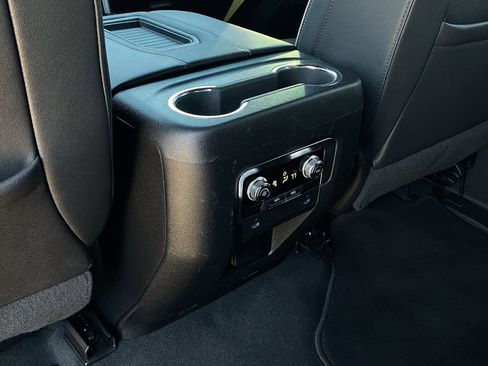 Used 2023 GMC Yukon SLT image 29