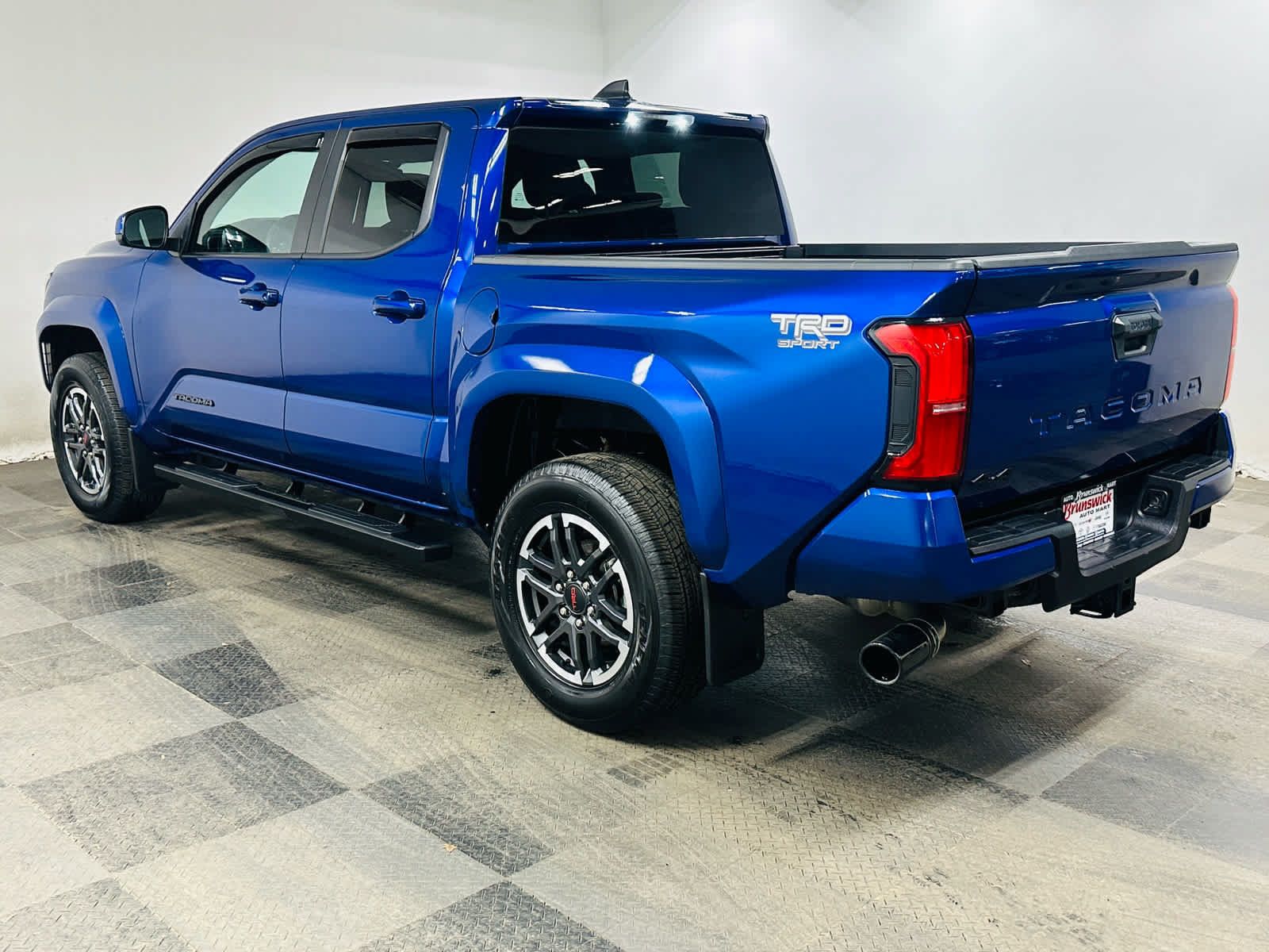 Certified 2025 Toyota Tacoma TRD Sport AWD/4WD image 4