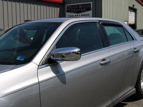 Used 2015 Chrysler 300 Limited RWD image 3