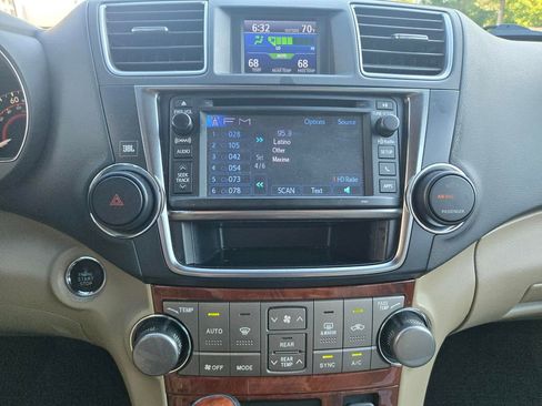 Used 2013 Toyota Highlander Limited AWD/4WD image 10