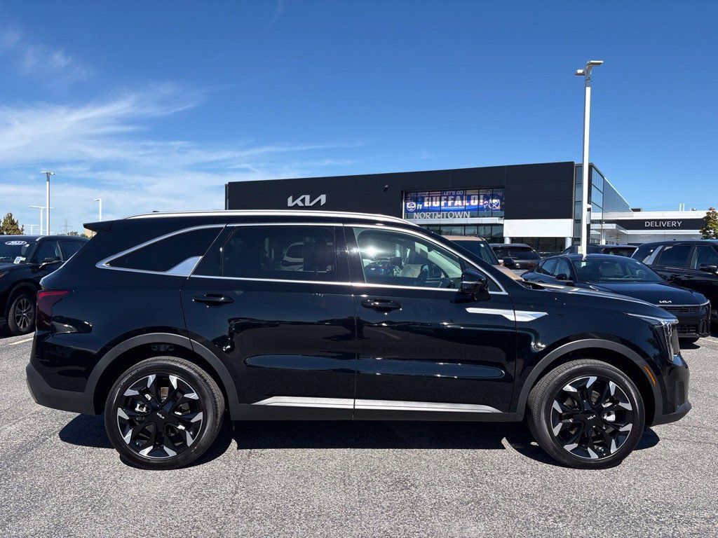 Certified 2026 Kia Sorento EX AWD/4WD image 6
