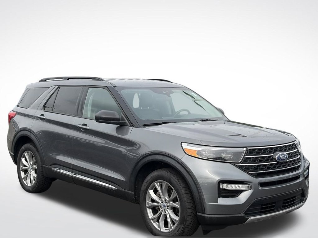 Used 2023 Ford Explorer XLT w/ Equipment Group 202A AWD/4WD image 2
