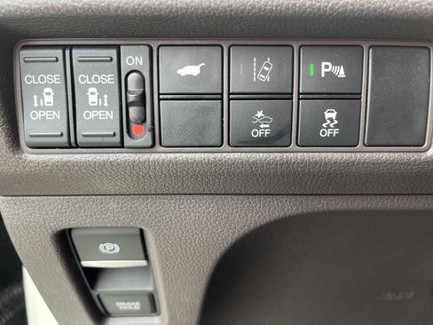 Used 2018 Honda Odyssey Elite image 25