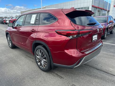 Used 2021 Toyota Highlander Platinum AWD/4WD image 3