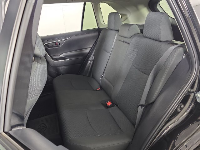 Used 2022 Toyota RAV4 LE AWD/4WD image 24