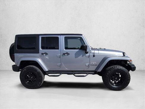 Used 2018 Jeep Wrangler Unlimited Sahara image 4