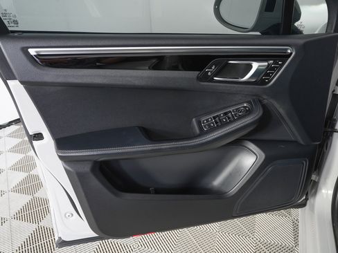 Used 2024 Porsche Macan S image 16