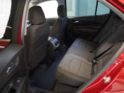 Used 2019 Chevrolet Equinox LT w/ Driver Convenience Package AWD/4WD image 17
