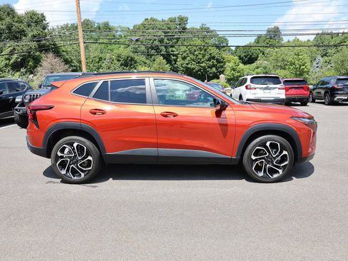 Used 2024 Chevrolet Trax RS w/ Sunroof Package FWD image 8
