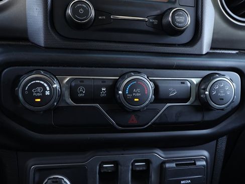 Used 2020 Jeep Wrangler Sport AWD/4WD image 17