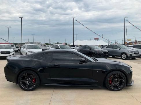 Used 2018 Chevrolet Camaro SS RWD image 33