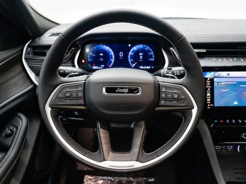 New 2026 Jeep Grand Cherokee 4WD image 14