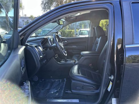 Used 2018 GMC Canyon Denali image 2