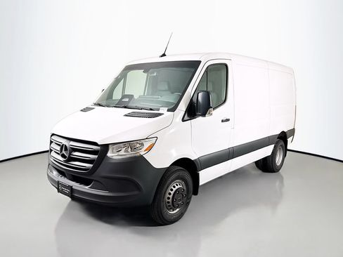 Used 2026 Mercedes-Benz Sprinter 4500 image 3