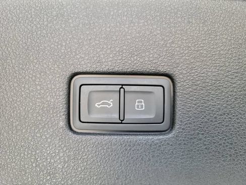 Used 2019 Audi Q8 Premium w/ Convenience Package AWD/4WD image 10