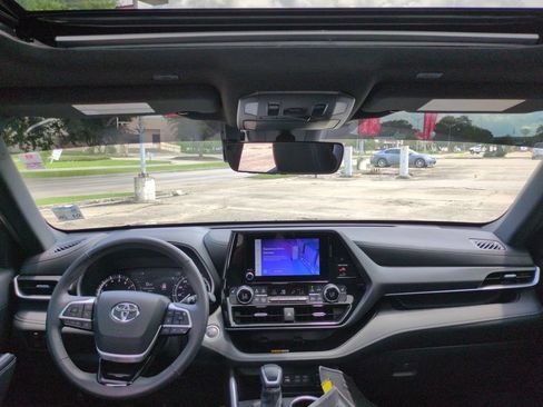 Used 2024 Toyota Highlander XSE FWD image 31