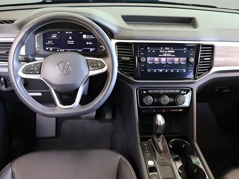 Used 2022 Volkswagen Atlas Cross Sport SE w/ Panoramic Sunroof Package image 15