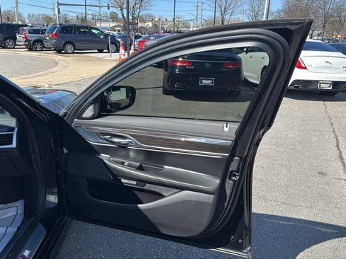 Used 2016 BMW 750i image 20