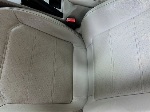 Used 2013 Volkswagen Passat TDI SE image 15