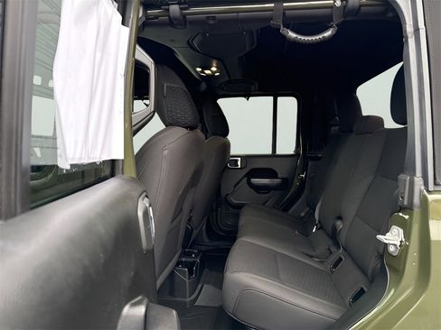 Used 2022 Jeep Gladiator Willys image 16