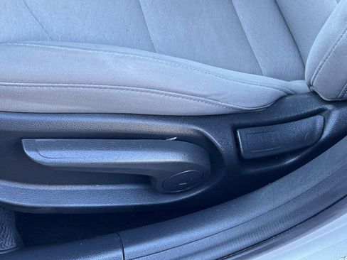 Used 2019 Hyundai Elantra SE image 15